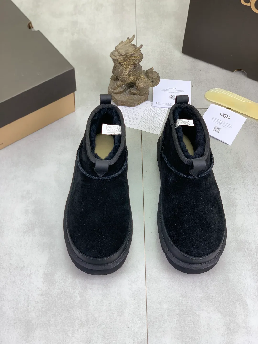 Men's men's shoes 💰P500 New top version UGG 2025 autumn and winter high-top new casual shoes new series Ansley Mules Fashionable and comfortable shallow flat slip-on casual loafers ✨ Classic suede cowhide with 10mm wool lining Insole suede collar Soft and comfortable ❤️ Decorated with UGG classic heat embossed brand logo on the back side Full texture Lightweight rubber sole Anti-slip, wear-resistant and comfortable Color: Black Brown Size: 39-45